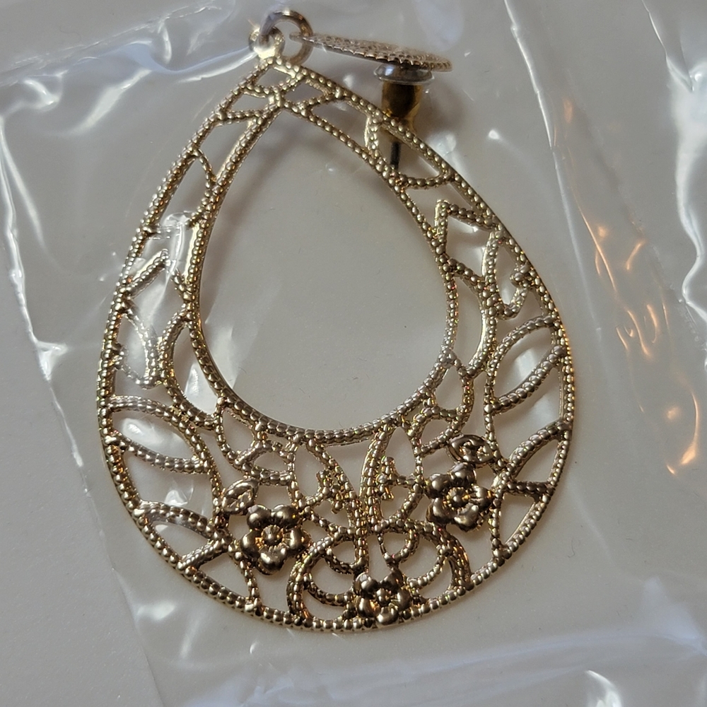 Avon Signature Collection Artisan Filigree Earrings Gold Tone 2016